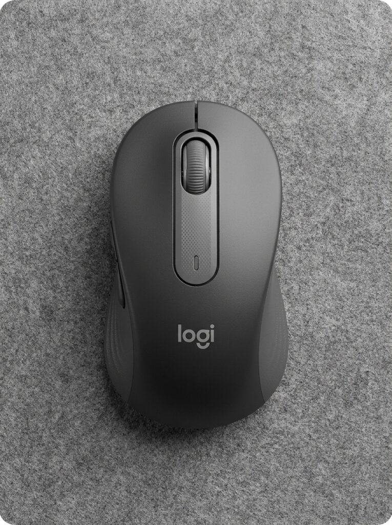 Shop The Look: Biến Góc Chạy Deadline Thành "Studio Thu Nhỏ" Đậm Chất Tạp Chí Computer Mouse On Desk Mat 202607172258 1 765x1024